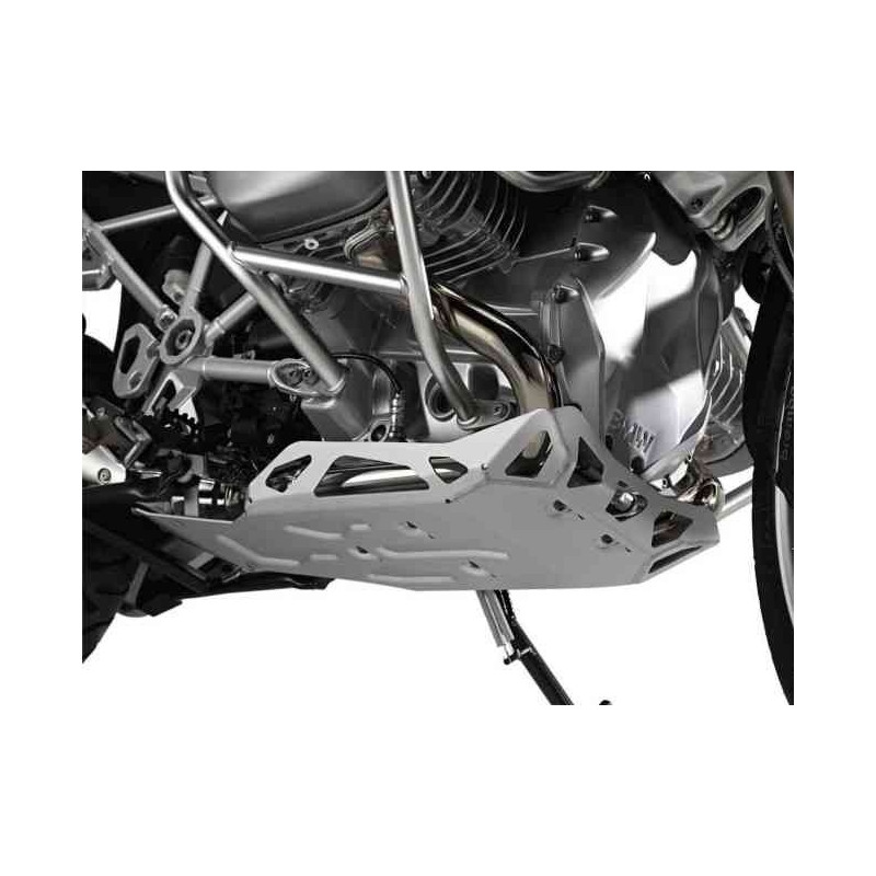 Unterseite eines BMW Motorrads mit montiertem silbernem Motorschutz aus Metall. Sichtbar sind Motor, Rahmenrohre, Auspuffkrümmer