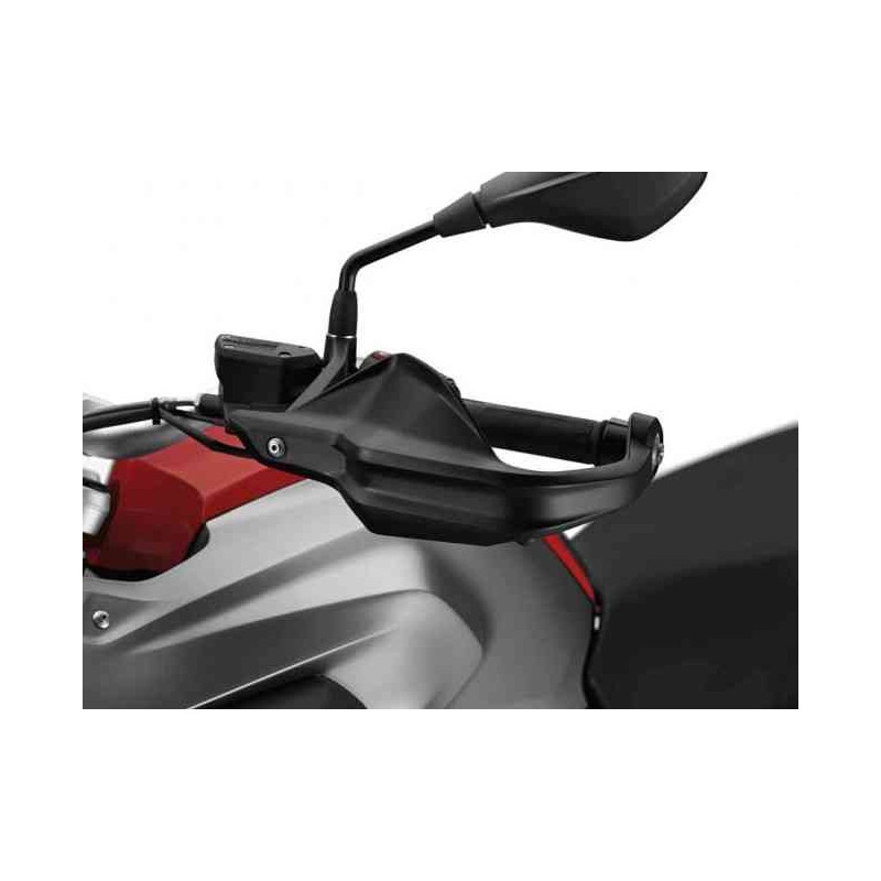 schwarzer Kunstoffhandschutz am Lenker eines Motorrad montiert
