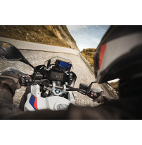 ConnectedRide Cradle Frontansicht Am Fahrzeug