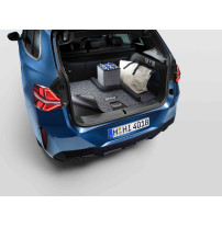 Offener Kofferraum mit Gepäckraumwendematte