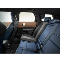 im Fond eines Minis angebrachte Kindersitzunterlage und Lehnenschutz für den Beifahrersitz
