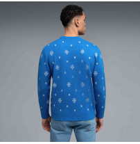 Dunkelhaariger Mann trägt den BMW M XMAS Sweater Holiday mit festlichem Design und BMW M Branding. Rückansicht