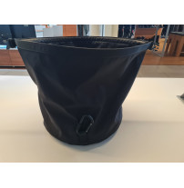 Schwarze BMW Tasche zur Aufbewahrung eines Mode-3-Ladekabels.