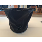 Schwarze BMW Tasche zur Aufbewahrung eines Mode-3-Ladekabels.