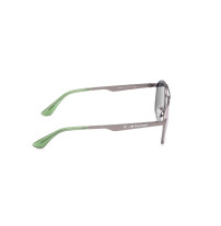 Ansicht auf die rechte Seite der BMW M Motorsport Sonnenbrille mit hochwertigem Metallrahmen.